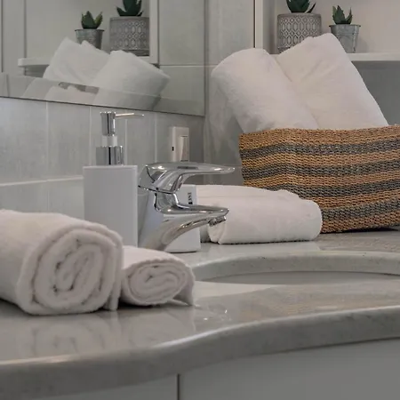 H11 Casapa Parcheggio - アパート サンレモ