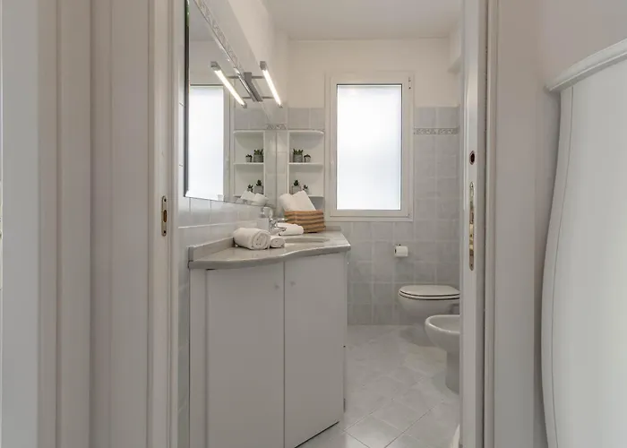 H11 Casapa Parcheggio - Апартаменты Санремо